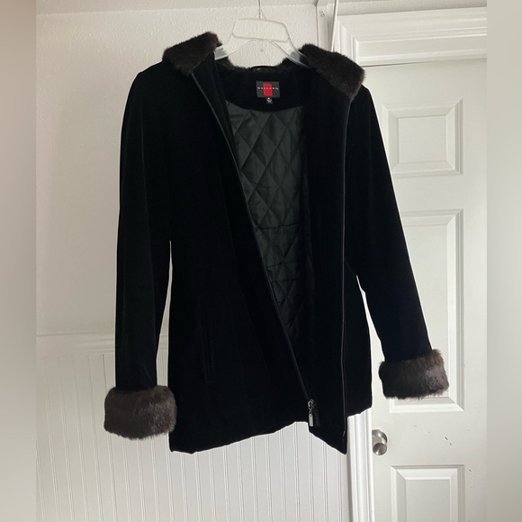 Gallery black velvet coat faux fur trim quilted jacket medium holiday winter - Picture 3 of 4